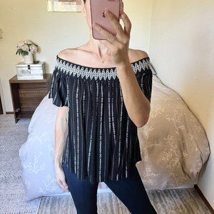 Xhilaration Black & White Boho Blouse | M